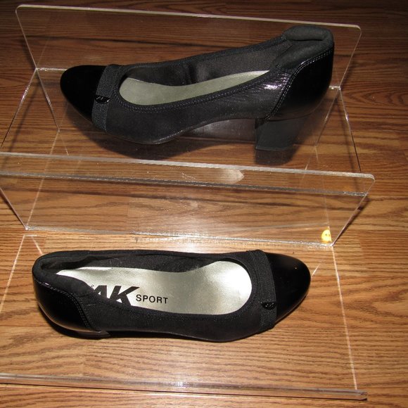 black pumps size 8.5